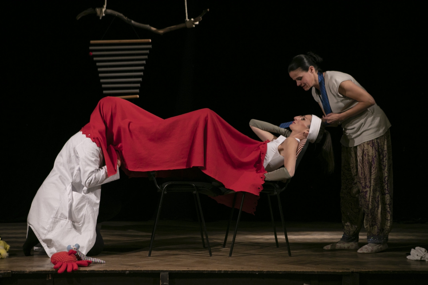 Divadlo DIP - MaminkOFF - ab se mámy mohli nadechnout