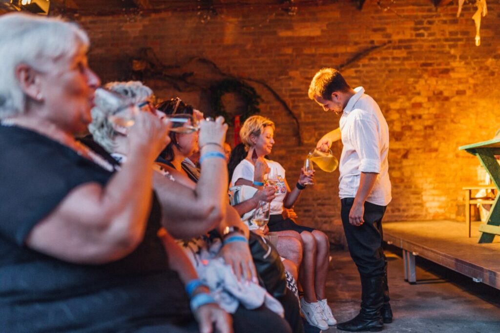 Slovácko sa nesúdí – povídkový večer s koštem