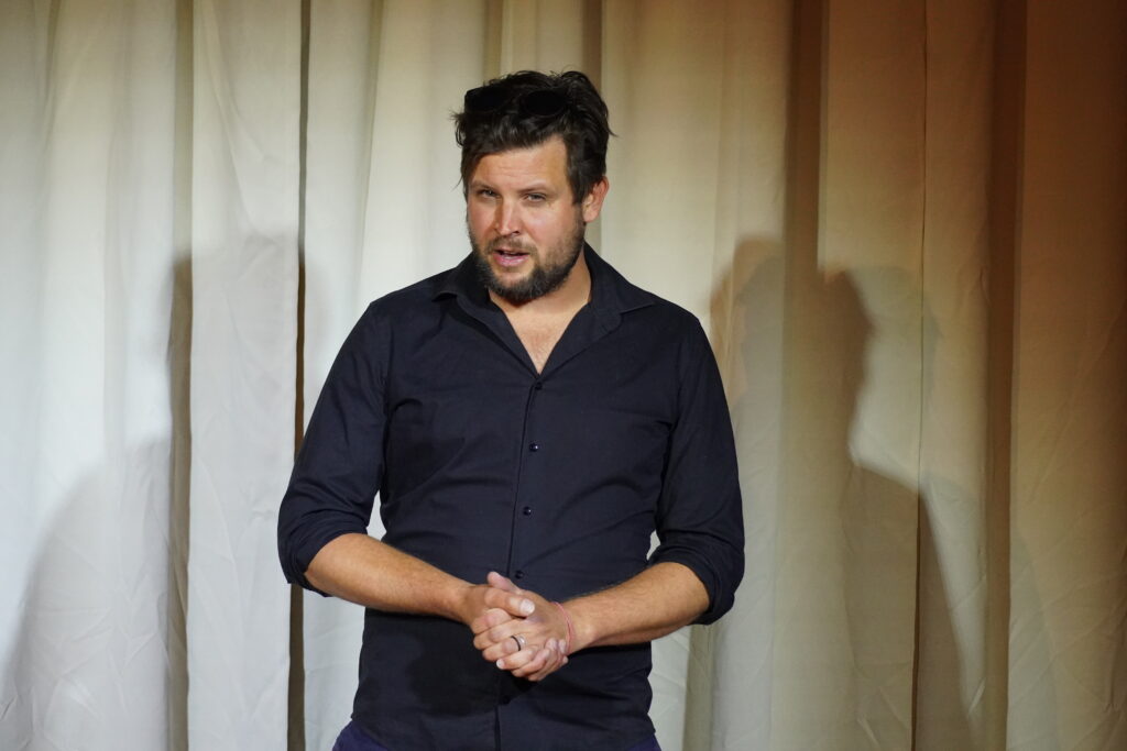 Nedělní pohádky nepohádky: Uvidíte klauny, popleteného detektiva i Maxipsa Fíka Nedělní pohádky nepohádky: Uvidíte klauny, popleteného detektiva i Maxipsa Fíka