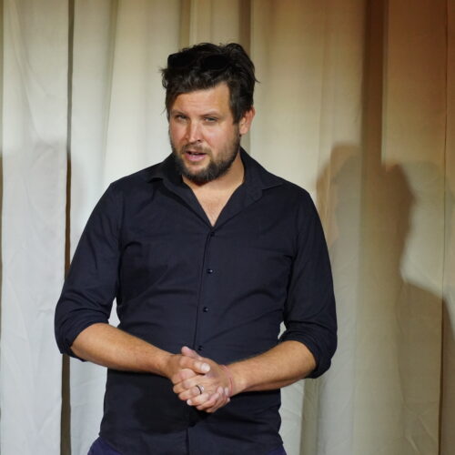 Nedělní pohádky nepohádky: Uvidíte klauny, popleteného detektiva i Maxipsa Fíka