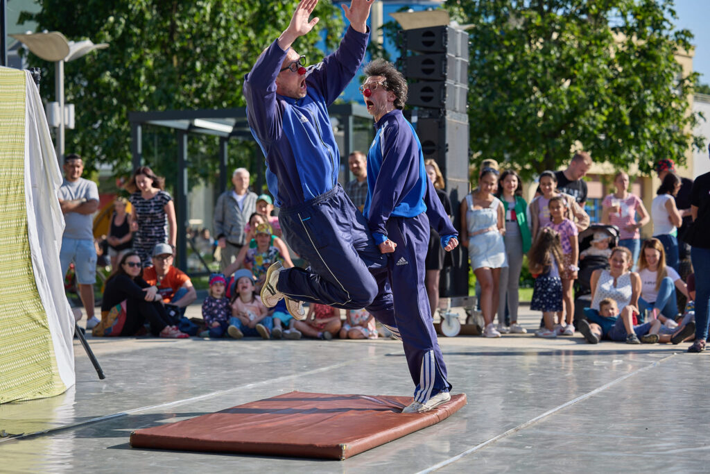 Labil Bones – Cvičenci za čárou