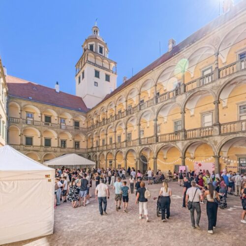 Moravský Krumlov: zámek, Mucha, festivaly i výhledy z věže